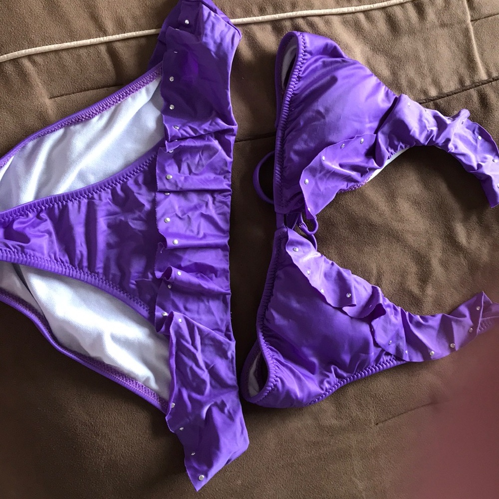 Purple bikini w ruffles